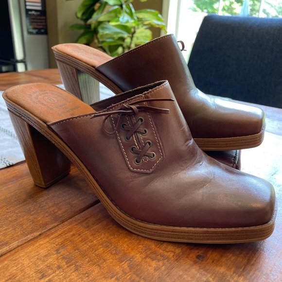 No Boundaries Shoes - No Boundaries | Vtg Brown Leather Chunky 90s Y2K Heeled Mule Sandal Clog